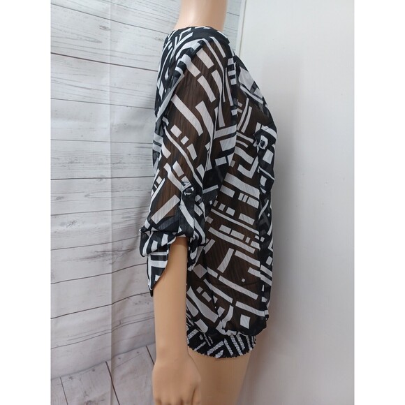 TORRID Blouse Top Black White Short Sleeve Semi Sheer Geometric Sz 0 - Picture 5 of 11